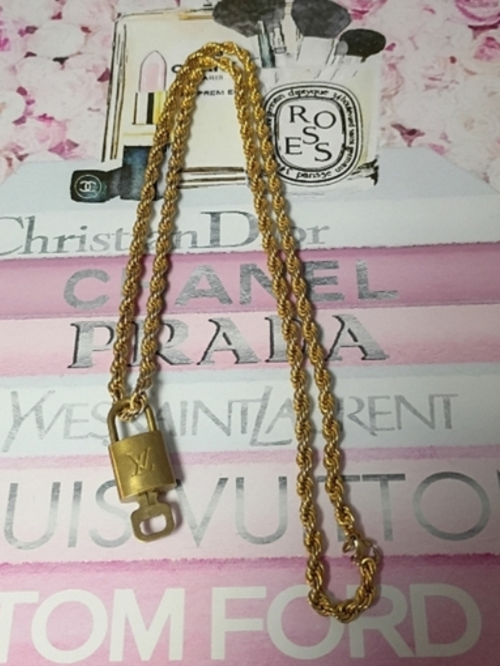 ❤️ Auth Vintage LOUIS VUITTON LV 318 Lock & Key + Gold Chain